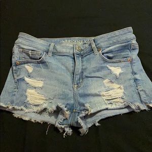 Distressed jeans shorts